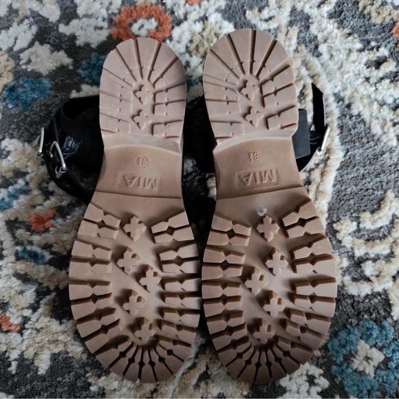 MIA Janyee Lug Sole Ankle Strap Sandals - Picture 11 of 11